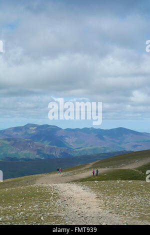 Wanderer auf dem Weg zum Hellvellyn Gipfel von Thirlmere - Lake District, England, UK Stockfoto