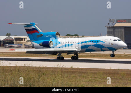 Landung der Betreiber Jakowlew Jak42 Stockfotografie Alamy
