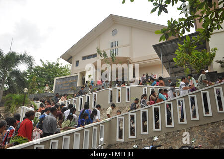 Indonesische christliche marschierten in Richtung der Kirche während der Palmsonntag Messe in der St. Joseph Kirche in Batam, Indonesien, Sonntag (29/3). Stockfoto