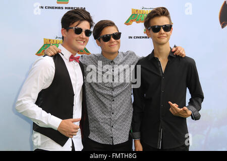 Sydney, Australien. 13. März 2016. Abgebildet, premiere L-r: Chris Lanzon, Jacob Delgado und Ethan Karpathy (X-Factor 2015) lustige Mann Jack Black Down Under zu Host der Kung Fu Panda 3 Australier war in Sydney im Hoyts Kinos, das Vergnügungsviertel, Bent St, Moore Park. Bildnachweis: Richard Milnes/Alamy Live-Nachrichten Stockfoto