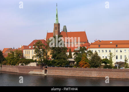 Polen, Breslau, Ostrow Tumski Skyline und Odra Flußdamm Stockfoto