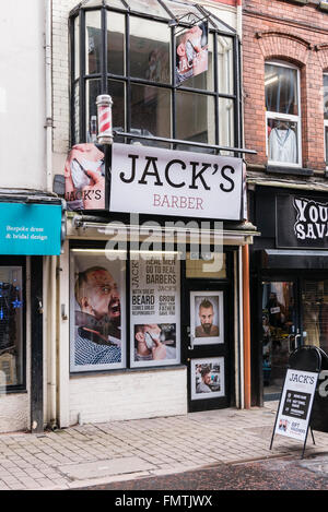 Männliche Friseur, Bart Styling spezialisiert Stockfoto