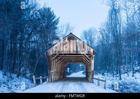 Salmond überdachte Brücke in Amsden, Vermont Stockfoto