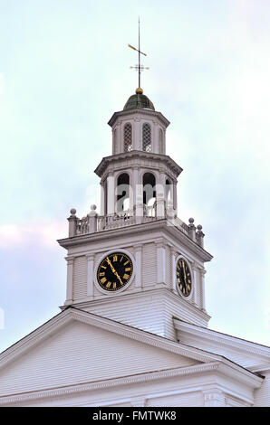 Die First Congregational Church ist eine aktive Congregational Church in Woodstock, Vermont. Das ursprüngliche Gebäude wurde errichtet. Stockfoto