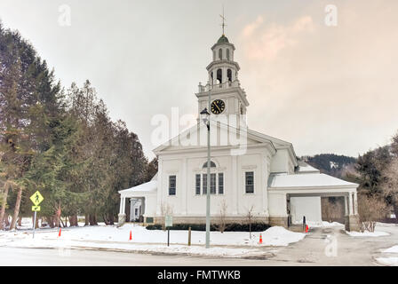 Die First Congregational Church ist eine aktive Congregational Church in Woodstock, Vermont. Das ursprüngliche Gebäude wurde errichtet. Stockfoto