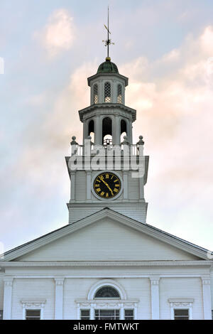 Die First Congregational Church ist eine aktive Congregational Church in Woodstock, Vermont. Das ursprüngliche Gebäude wurde errichtet. Stockfoto