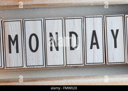 Montag Wort geschrieben auf Holz Stockfoto
