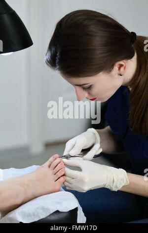 Close-up Schuss Pediküre-Prozess Stockfoto