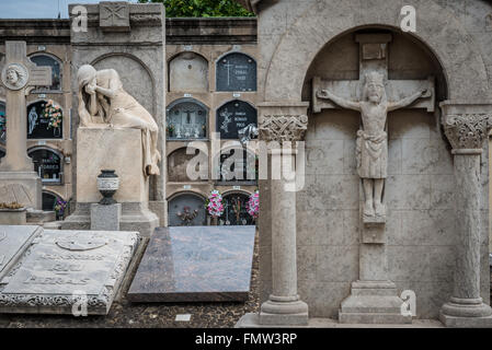 Gräber im Poblenou Friedhof - Cementiri de l ' est (Ost-Friedhof) in Barcelona, Spanien Stockfoto