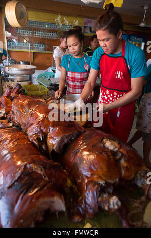 Das kulinarische Nationalgericht der Philippinen ist ein Spieß gebratenes Schwein wie Lechon Baboy bekannt. Stockfoto