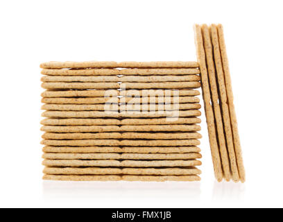Stapel von Cracker isoliert auf weißem Hintergrund Stockfoto