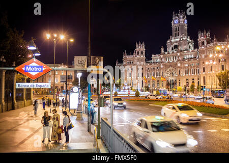 Plaza Cibeles, im Hintergrund Cibeles Palast. Madrid, Spanien Stockfoto