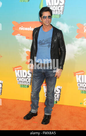 12. März 2016 - Vereinigte Inglewood, CA, Staaten von Amerika - John Stamos. 2016 statt Nickelodeon Kids' Choice Awards im Forum. Bildnachweis: Byron Purvis/AdMedia (Kredit-Bild: © Byron Purvis/AdMedia über ZUMA Draht) Stockfoto