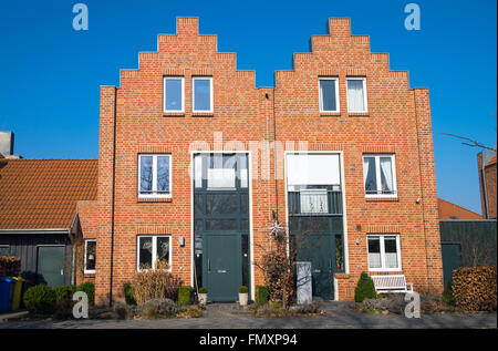 Neue duplex Häuser mit roten Ziegelsteinen in Deutschland zu sehen Stockfoto