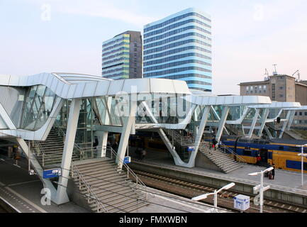 Neuer Hauptbahnhof in Arnheim, Niederlande, entworfen vom renommierten niederländischen Architekten Ben van Berkel (UNStudio) Stockfoto