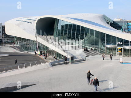 Neuer Hauptbahnhof in Arnheim, Niederlande, entworfen vom renommierten niederländischen Architekten Ben van Berkel (UNStudio) Stockfoto