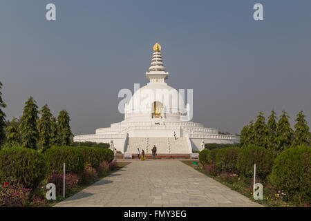 Lumbini, Nepal - 27. November 2014: Foto des World Peace Pagoda in Buddhas Geburtsort Lumbini. Stockfoto