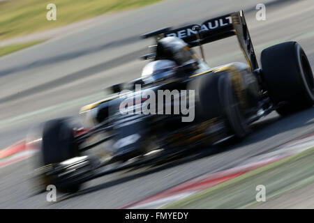 Dänische Formel1-Fahrer Kevin Magnussen von Renault Sport F1 steuert sein Auto während des Trainings für die kommende Formel-1-Saison an der Circuit de Barcelona - Catalunya in Barcelona, Spanien, 24. Februar 2016. Foto: Jens Büttner/dpa Stockfoto