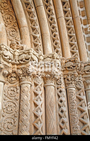 BUDAPEST, Ungarn - 22. September 2012: Detail vom Westportal auf gotische Kirche von Jak in der Nähe von Vajdahunyad-Burg. Stockfoto