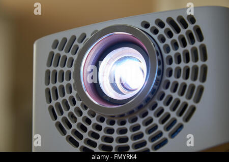 Nahaufnahme der Strahl Projektor für Zuhause & Büro Stockfoto