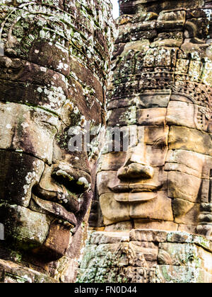 Riesige Steinschnitt von lächelndes Gesicht am Bayon-Tempel in Siem Reap, Kambodscha Stockfoto