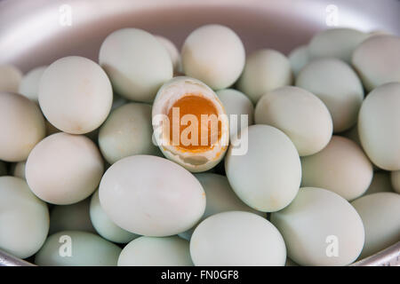 Große Gruppe von gesalzenem Entenei Stockfoto