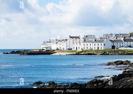 Blick über die Bucht von Loch Indaal zu schottischen Dorf von Port Charlotte auf der Inneren Hebriden Insel Islay Argyll & Bute Western Isles Schottland Großbritannien Großbritannien Stockfoto