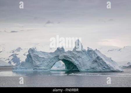 Antarktis, antarktische Halbinsel, großen Eisbergs in der Nähe des Polarkreises Stockfoto