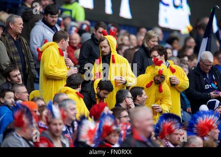 Murrayfield, Edinburgh, Schottland. 13. März 2016. RBS Six Nations Championships. Schottland gegen Frankreich. Fans kommen für das Spiel an Murrayfield. Bildnachweis: Aktion Plus Sport/Alamy Live-Nachrichten Stockfoto