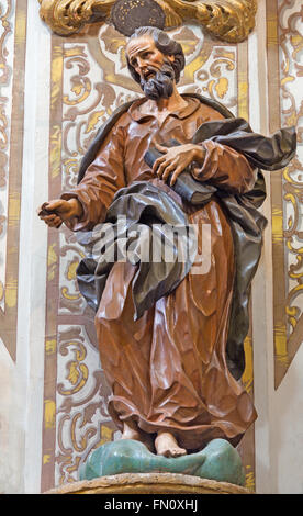 GRANADA, Spanien - 29. Mai 2015: Die geschnitzte Statue des Apostels in Kirche Nuestra Senora de Las Angustias durch Pedro Duque Cornejo Stockfoto