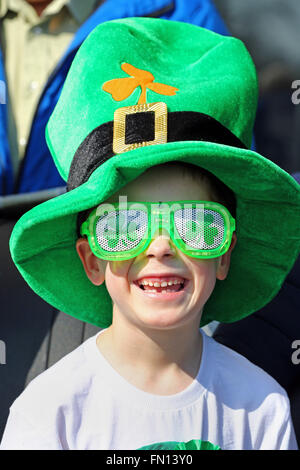 London, UK. 13. März 2016. Teilnehmer an der St. Patricks Day Parade 2016 in London Credit: Paul Brown/Alamy Live-Nachrichten Stockfoto