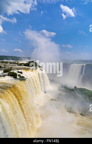 Berühmten Iguazu-Wasserfälle an der Grenze zwischen Argentinien und Brasilien Stockfoto