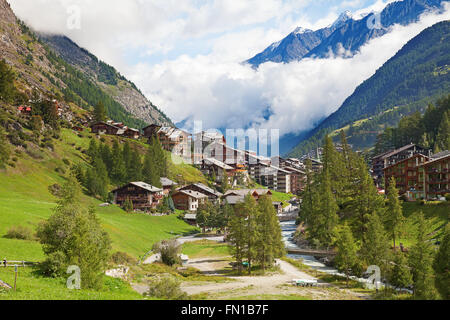 Berühmte Schweizer Stadt Zermatt im Tal nahe der schweizerisch-italienischen Grenze Mitte des alpinen sports Stockfoto