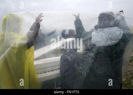 Idonemi, Griechenland. 12. März 2016. Griechenland/Makedonien Grenze Idomeni/Gevgelija März 12, 2016.thousands von Migranten stecken an der geschlossenen Grenze zwischen Griechenland und Mazedonien 10.000 Menschen sind jetzt an der Grenze, in verzweifelten Bedingungen © Danilo Balducci/ZUMA Draht/Alamy Live News Stockfoto