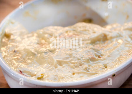 hausgemachte Olivier Salat mit Gemüse und Mayonnaise Sahne Stockfoto