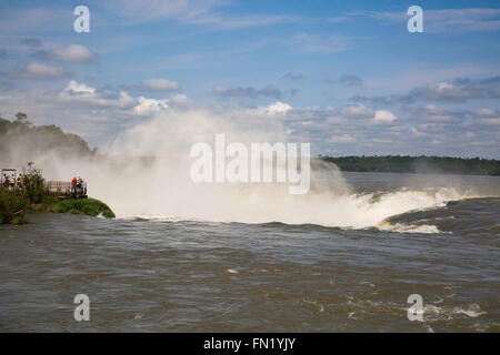 Berühmten Iguazu-Wasserfälle an der Grenze zwischen Argentinien und Brasilien Stockfoto