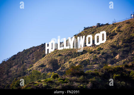 LOS ANGELES - 29. Februar 2016: The Hollywood-Schriftzug auf dem Mount Lee. Die ikonischen Zeichen entstand ursprünglich im Jahr 1923. Stockfoto