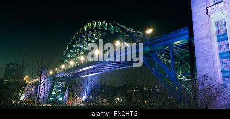Die Tyne-Brücke über den River zwischen Newcastle Upon Tyne und Gateshead im Norden Englands. Stockfoto