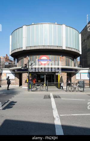 Der hintere Eingang zum Earls Court London u-Bahnstation auf Warwick Road, SW-London, UK Stockfoto