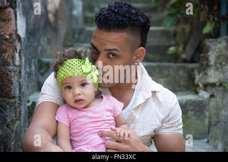 Vater und Baby Tochter zusammen Stockfoto