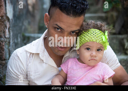 Vater und Baby Tochter zusammen Stockfoto