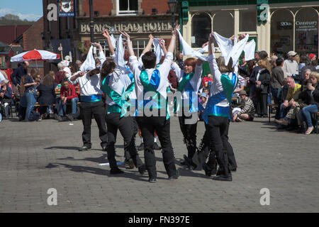 Frauen Morris Tanz Gruppe Stockport Folk Festival 2015 Stockport Cheshire England Stockfoto