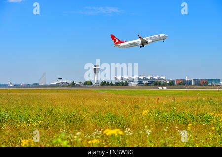 Turkish Airlines, Boeing, B 737 - 800 B737, nehmen, ausziehen, Flugzeug, Flughafen, Übersicht, Panorama, Aussicht, Flugzeuge, Flugzeug, Stockfoto