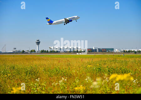 Condor, Airlines, Airbus, A 320, nehmen, ausziehen, Flugzeug, Flughafen, Übersicht, Panorama, Aussicht, Zeile oben, Flugzeuge, Flugzeug, Stockfoto