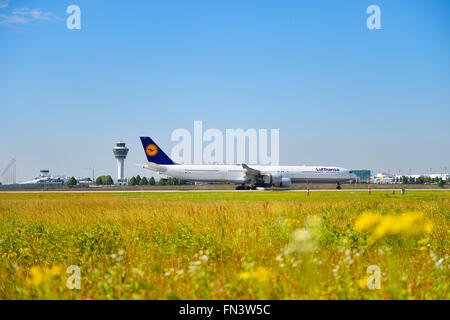 Lufthansa, LH, Airbus A 340, 600, A340-600, nehmen, ausziehen, Flugzeug, Flughafen, Übersicht, Panorama, Aussicht, Flugzeuge, Flugzeug, Stockfoto