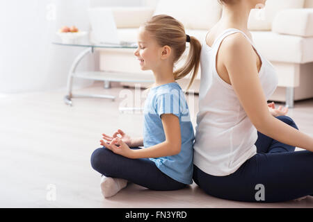 Übung macht die perfekte pose Stockfoto