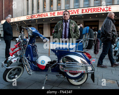 Phil Daniels, stellt der Schauspieler Jimmy Cooper im Film Quadrophenia tragen einen Mod Parka in einer Nachbildung aus der Charakter-Schlafzimmer in der legendären britischen Film. Die Veranstaltung ist für eine Feier Nacht nur, völlig immersive Kinoerlebnis bei t Stockfoto