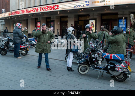 Phil Daniels, stellt der Schauspieler Jimmy Cooper im Film Quadrophenia tragen einen Mod Parka in einer Nachbildung aus der Charakter-Schlafzimmer in der legendären britischen Film. Die Veranstaltung ist für eine Feier Nacht nur, völlig immersive Kinoerlebnis bei t Stockfoto