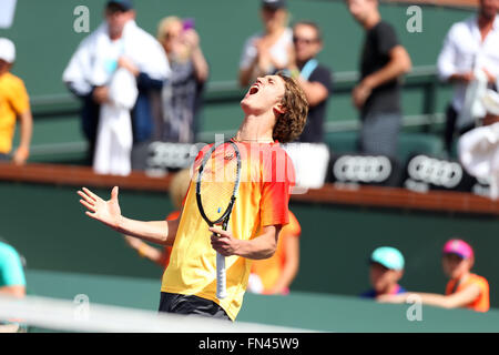 Indische Brunnen, Kalifornien, USA. Indische Brunnen, Kalifornien, USA. 13. März 2016. Alexander Zverev Deutschlands feiert nach dem Sieg über Grigor Dimitrov Bulgariens während der 2016 BNP Paribas Open in Indian Wells Tennis Garden in Indian Wells, Kalifornien. Charles Baus/CSM/Alamy Live News Bildnachweis: Cal Sport Media/Alamy Live-Nachrichten Stockfoto