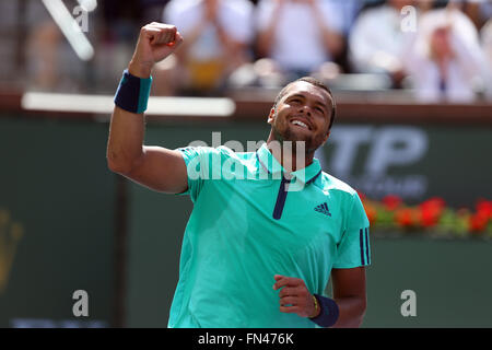 Indische Brunnen, Kalifornien, USA. Indische Brunnen, Kalifornien, USA. 13. März 2016. Jo-Wilfried Tsonga Frankreichs feiert nach dem Sieg über Vincent Millot von Frankreich während der 2016 BNP Paribas Open in Indian Wells Tennis Garden in Indian Wells, Kalifornien. Charles Baus/CSM/Alamy Live News Bildnachweis: Cal Sport Media/Alamy Live-Nachrichten Stockfoto